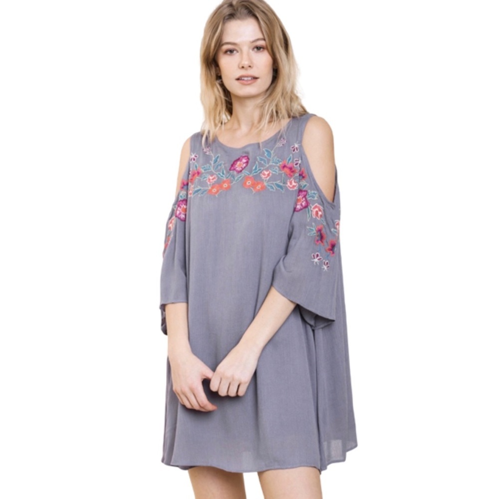 Umgee Floral Embroidered Cold Shoulder Angel Sleeve Grey Mini Dress Size Small